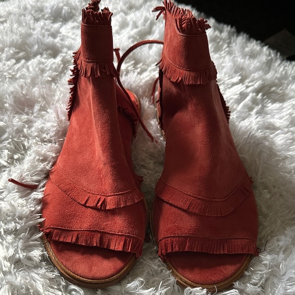 Silent D Shoes - Elegant Fringed Red Sandals